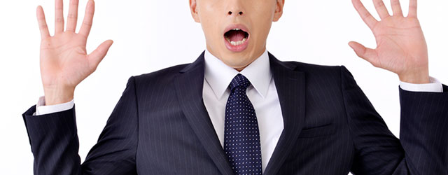 驚く男性のイメージ